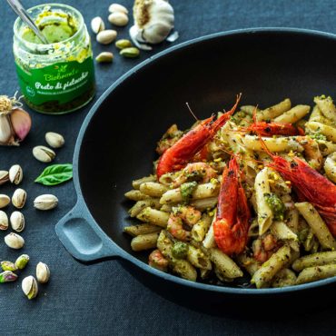 Penne al pesto di pistacchio e gamberi - la ricetta di ...